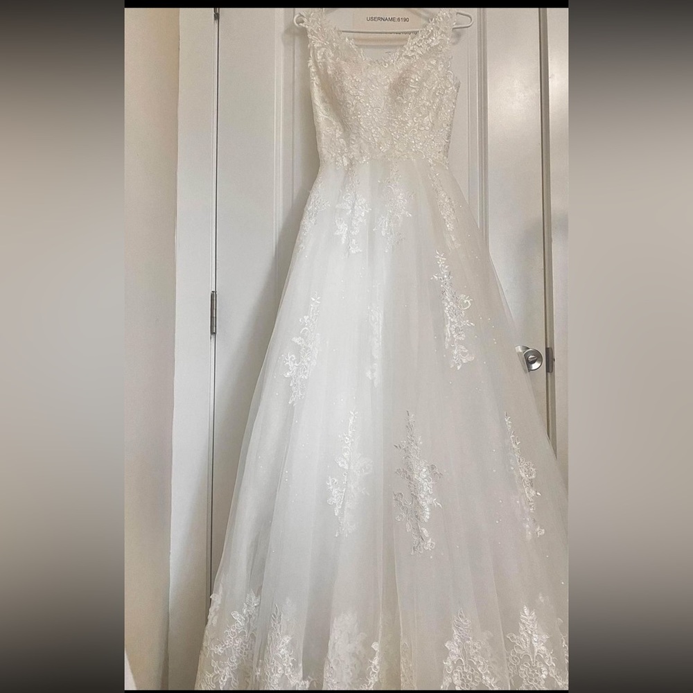 Fluffy Elegant Wedding Dress